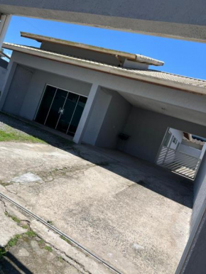 Casa grande pé na areia Peruibe